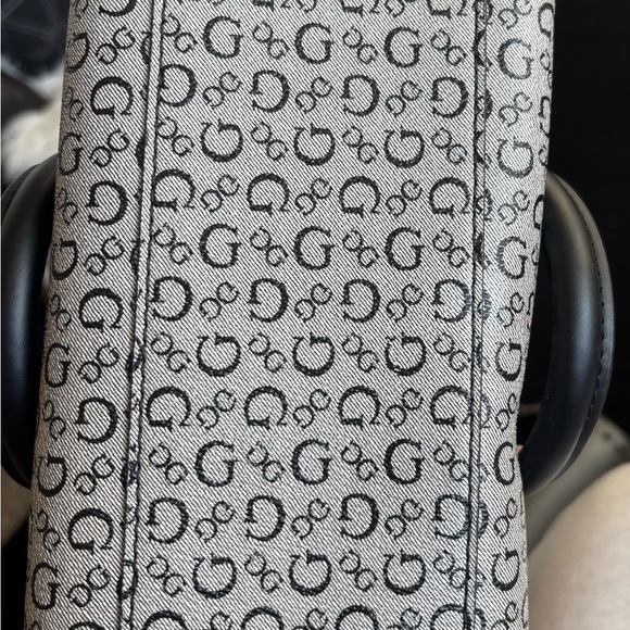 Guess Bag - Picture 6 of 7